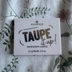 🆓 with purchase Essence Taupe Eyeshadow Palette